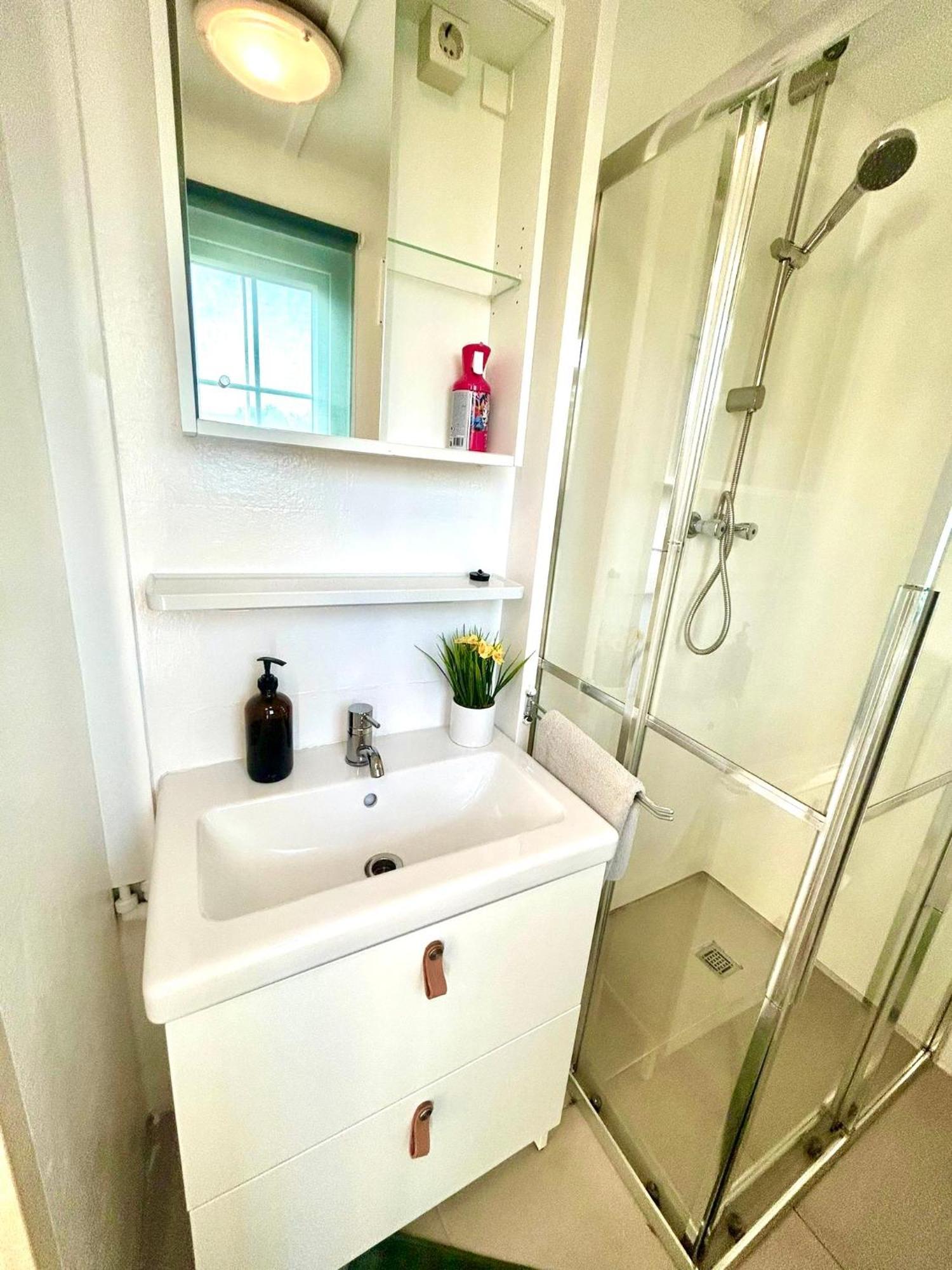 Wellness Bungalow With Jacuzzi &Sauna&Private Garden Near Amsterdam Vijfhuizen Extérieur photo