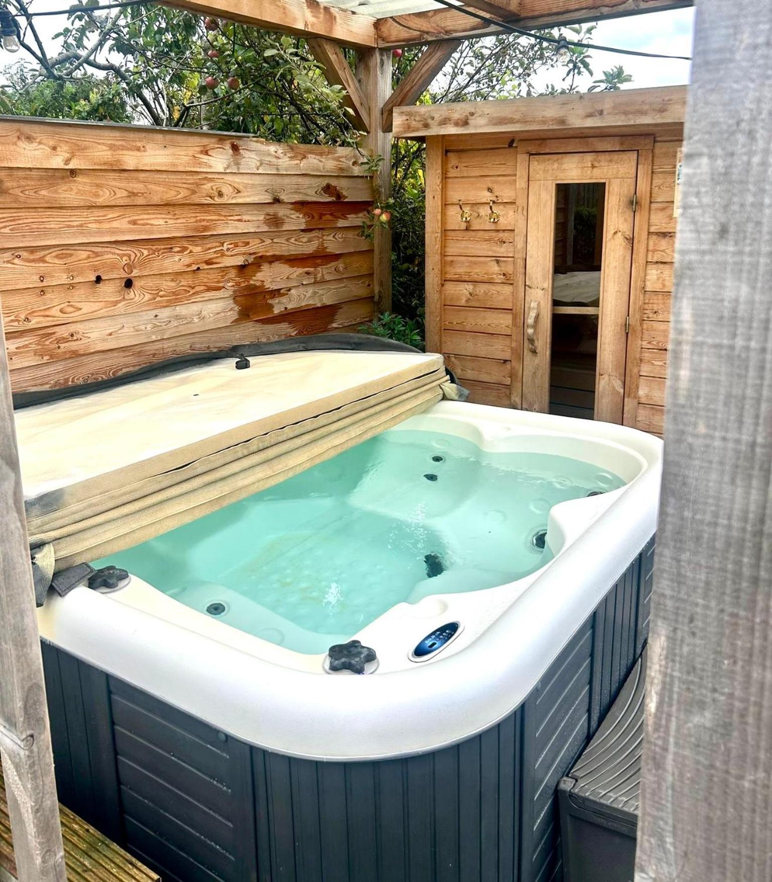 Wellness Bungalow With Jacuzzi &Sauna&Private Garden Near Amsterdam Vijfhuizen Extérieur photo